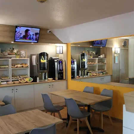 沙勒罗瓦典雅生态酒店 酒店 *